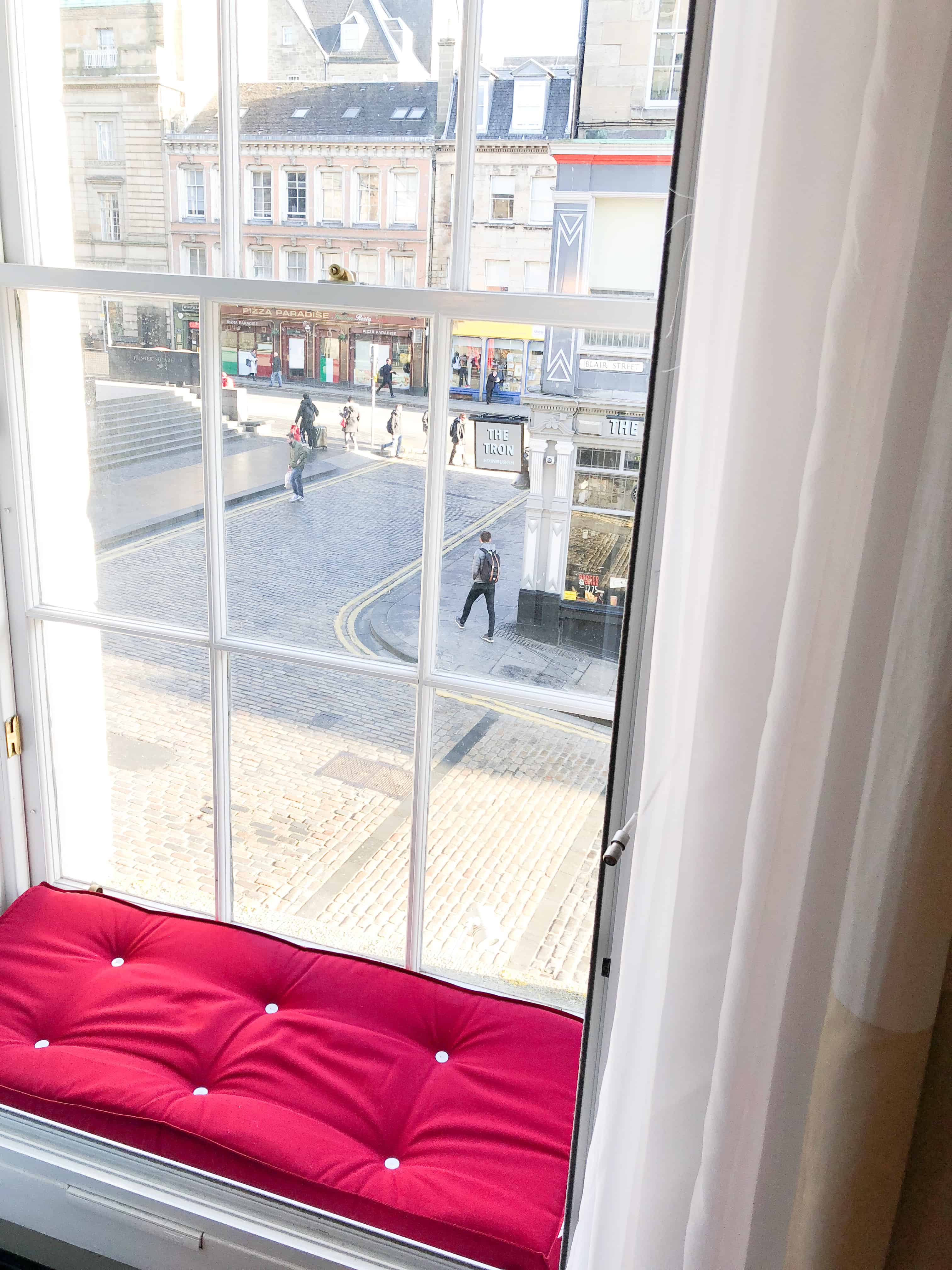 Wondering where to stay in Edinburgh that's both affordable and convenient for exploring all that this beautiful city has to offer? Check out the best hotel situated right off of The Royal Mile!