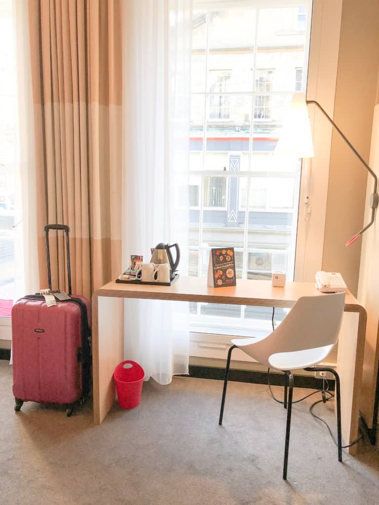 Wondering where to stay in Edinburgh that's both affordable and convenient for exploring all that this beautiful city has to offer? Check out the best hotel situated right off of The Royal Mile!