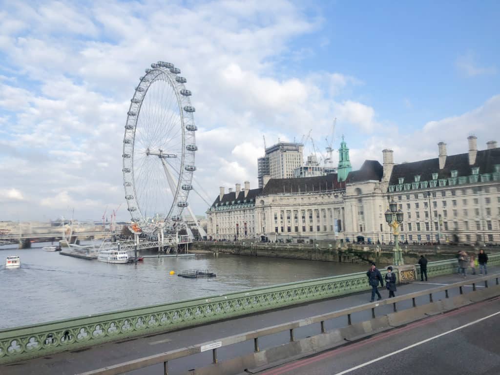 Traveling London alone and looking for some unique, budget-friendly ways to enjoy the city as a solo traveler? Check out my guide to the best 10 things to do in London on your own! #solotravel #london #england #thingstodo #travelguide #travel #europe