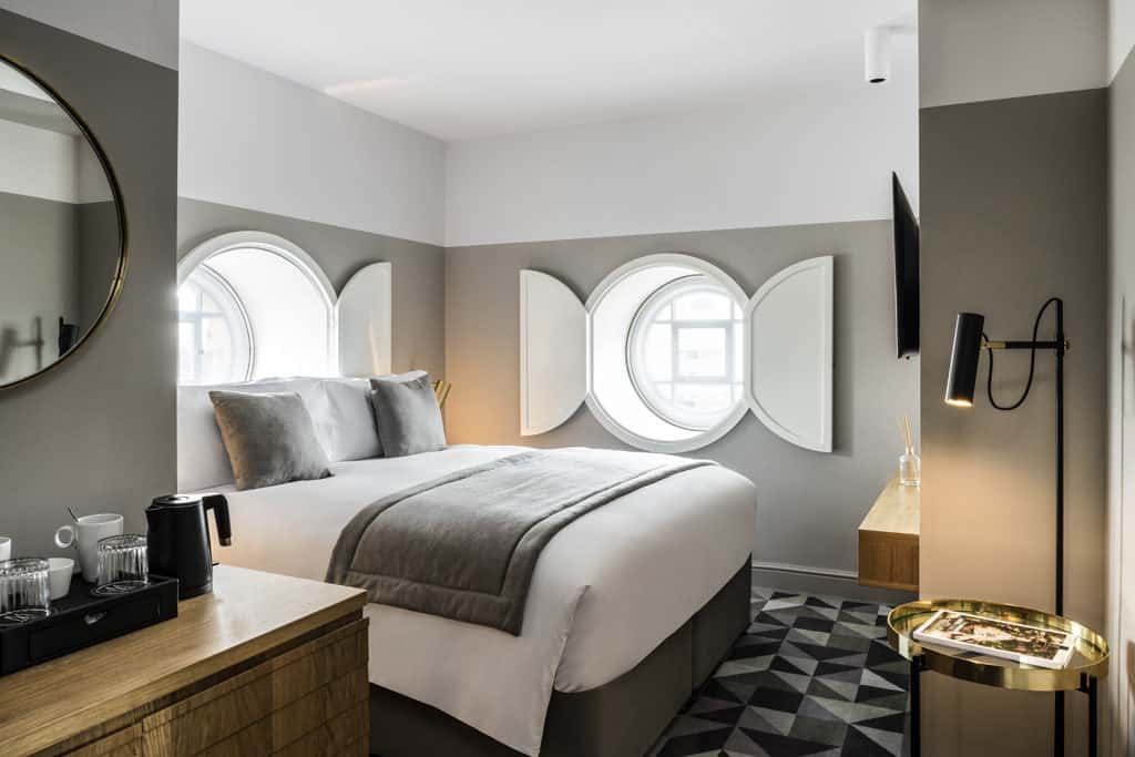 Wondering where to stay in London, England for the perfect city break? Check out our experience staying at Victory House Leicester Square, a cozy boutique hotel situated right between Covent Garden, Soho, Picadilly, and the West End! #london #londonhotels #hotelreviews #england #leicestersquare #londonaccomodations #reviews