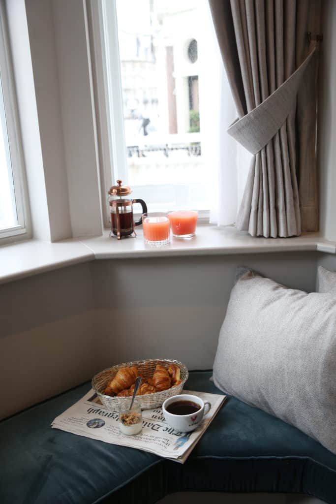 Wondering where to stay in London, England for the perfect city break? Check out our experience staying at Victory House Leicester Square, a cozy boutique hotel situated right between Covent Garden, Soho, Picadilly, and the West End! #london #londonhotels #hotelreviews #england #leicestersquare #londonaccomodations #reviews