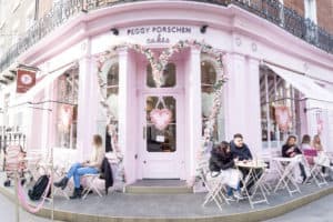 Looking for the most Instagrammable places in London to get your nom on? This ultimate guide to where to eat in London has got you covered! From freakshakes to bubble waffles to rainbow smoothie bowls, there's something for everyone. #londoneats #england #london #instagram #londonfood #travel #foodie