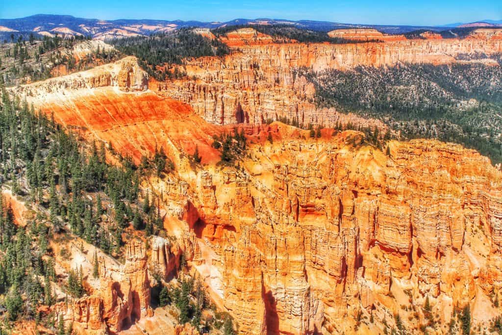 Looking for the most unique, beautiful destinations in the USA to add to your bucket list? Check out this amazing guide created by travel bloggers!