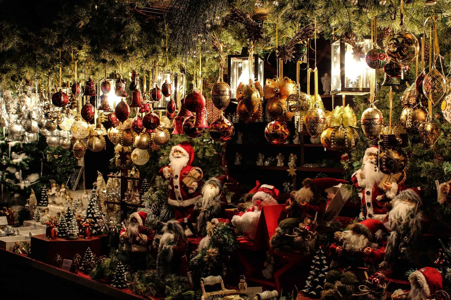 The Ultimate Europe Christkindlmarket Bucket List | Discover the most magical Christkindlmarkets (Christmas markets) in Europe with this bucket list guide to the best holiday markets from Edinburgh to Italy! #christmasmarkets #europechristmas #holidaymarket #christmasineurope #christmas #holidays #wintertravel