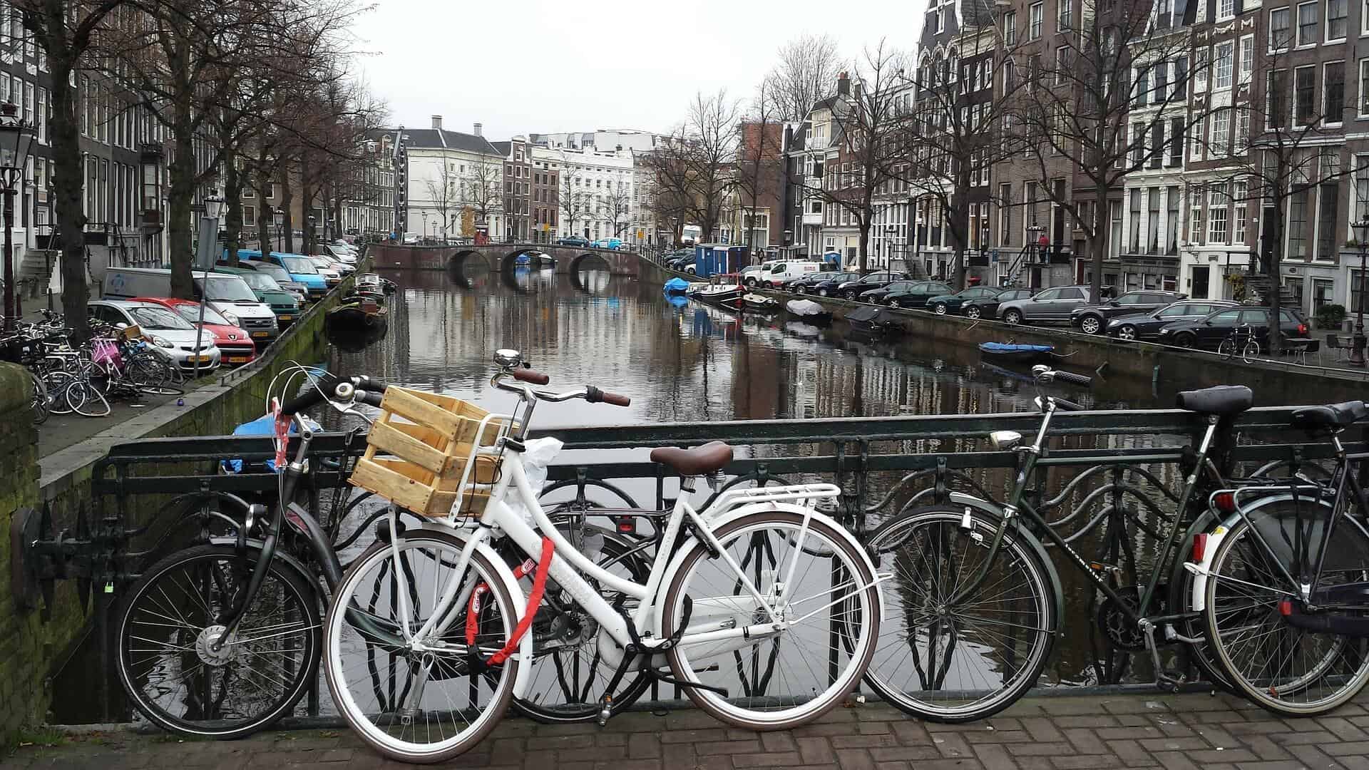 Don't miss the 25 hidden (and not-so-hidden) gems in this epic Amsterdam bucket list! Where to eat, what to explore, day trips from Amsterdam, and more. #amsterdam #netherlands #travel #wintertravel #europetravel