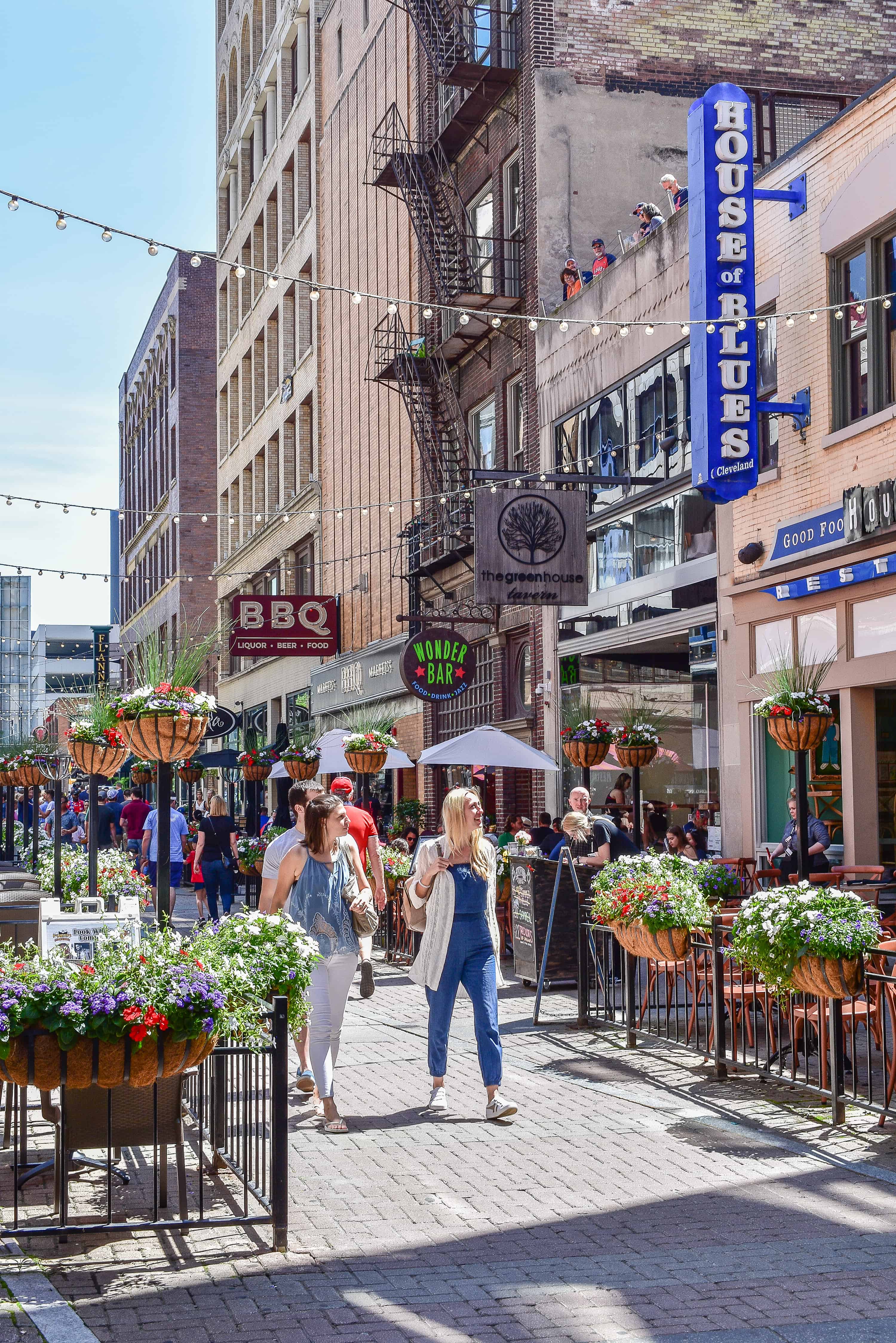 Once an unassuming Midwest industrial hub, Cleveland has blossomed into a vibrant city of food, art, entertainment, outdoor activities, sports & culture. Featuring the most amazing restaurants, neighborhoods, local businesses, outdoor green spaces, and more, this 2-day itinerary is all you need to explore the best of Cleveland! #cleveland #thisisCLE #ohio #travel #USAtravel #unitedstates #midwest